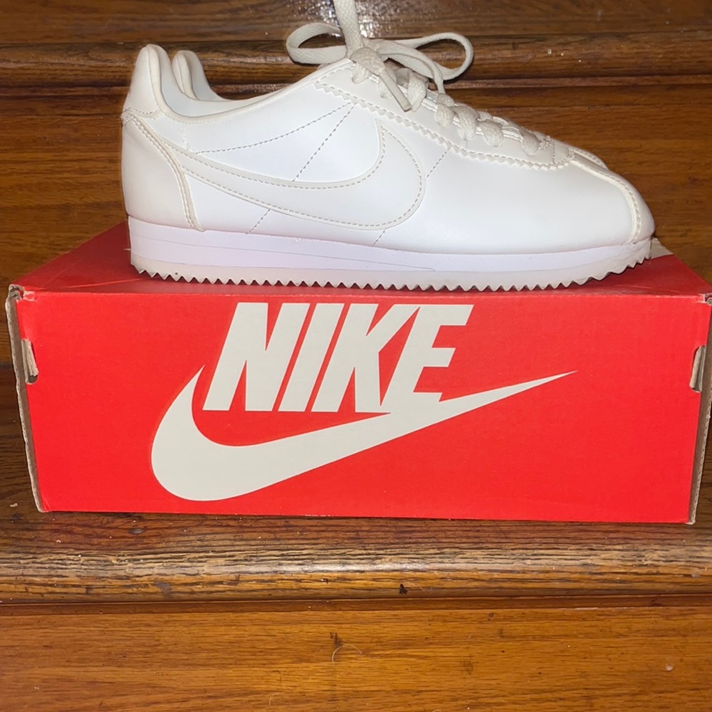 Womans Nike Cortez tennis